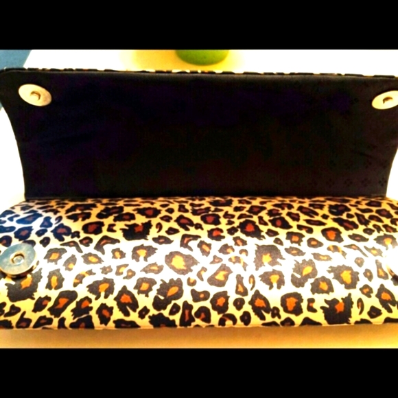 Vintage Clutch!!!! - Picture 3 of 7